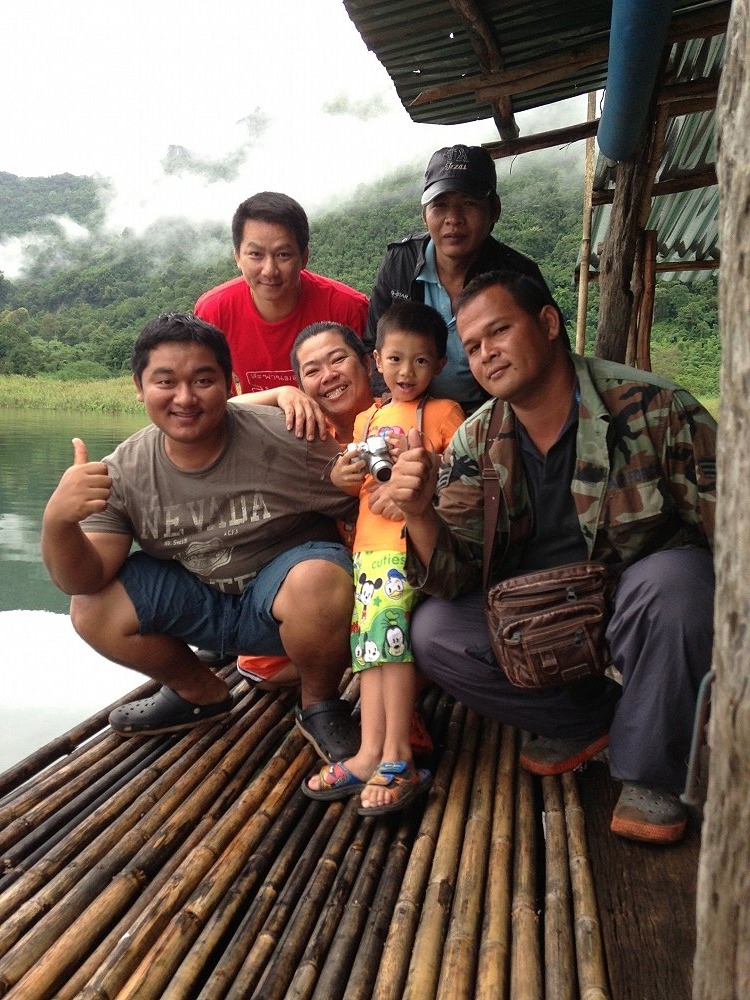 ถ่ายภาพเก็บบรรยากาศก่อนขนของลงเรือเตรียมเดินทางกลับ