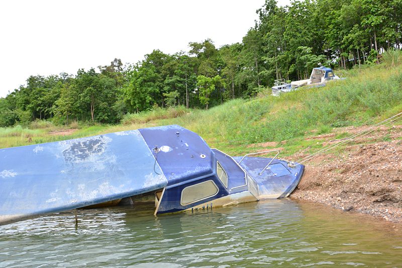 โอมิด..ว่า  ในเรือจมน้ำ  น่าจะมีตัว !!!    :grin: :grin: :grin:
