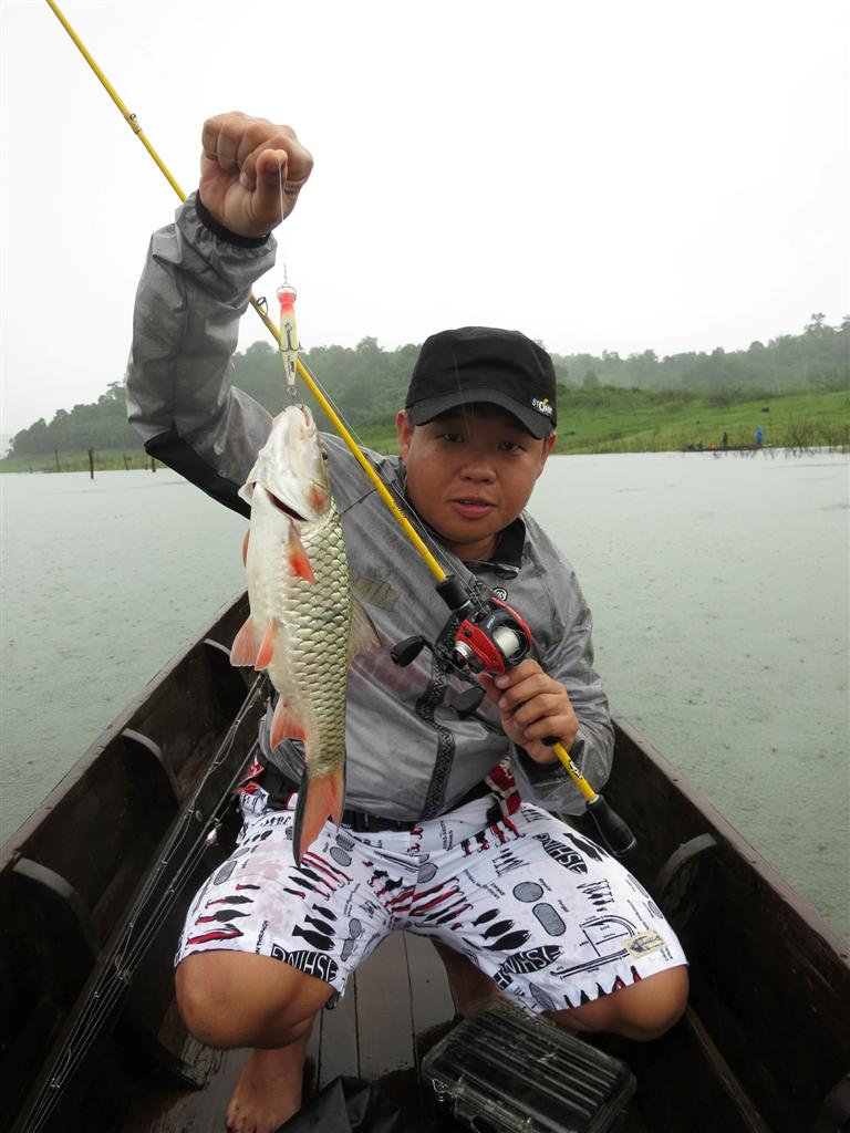 Mr.Huat จากมาเลเซียต้องยอมรับว่าฝีมือไม่ธรรมดา เรียนรู้ทั้งนิสัยปลา รวมถึงสภาพอากาศ ว่าควรใช้เหยื่อช