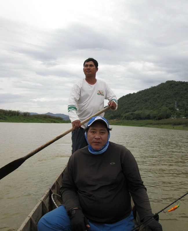 ปวดหัวใจจริงๆ ไต๋สุดlove พักกินอาหารกลางวัน วิ่งเรือไปรับลูกที่ต้นน้ำ
กลับมารีบนอนพักเพราะปวดหัว แล