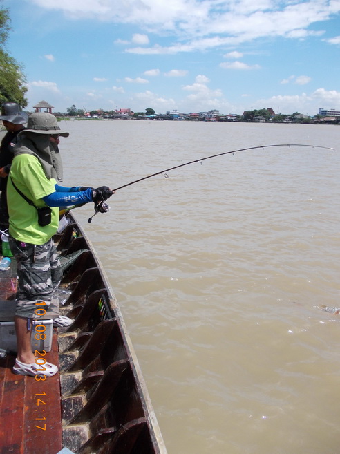 ล่องเรือย้ายอีกหลายหมายจนบ่าย2ครับผมก็ได้อัดปลากระสูบตัวที่4ครับ