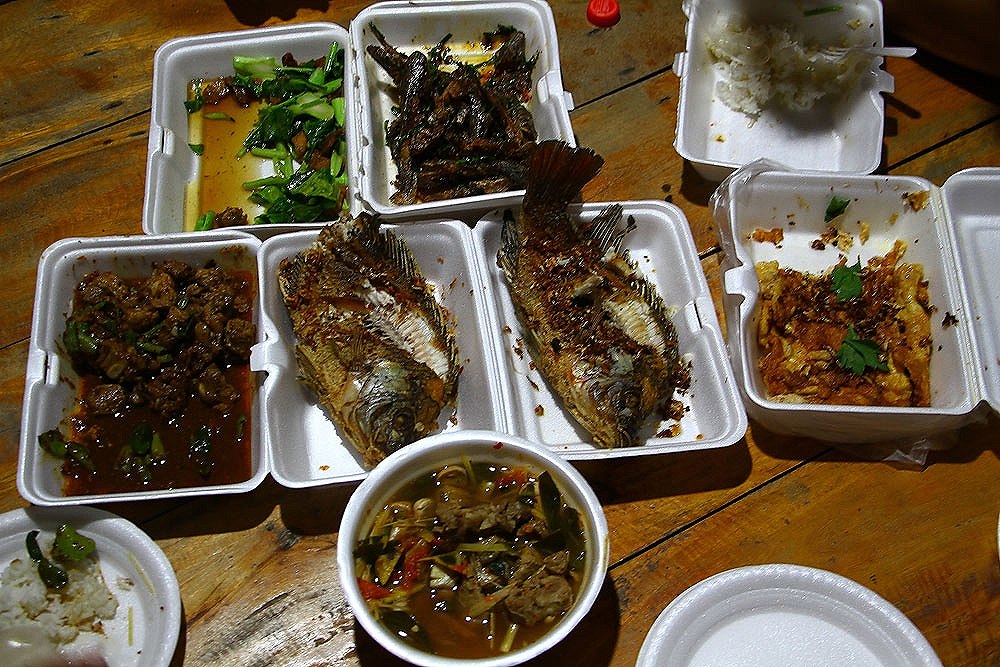                                                        กับข้าวน่ากินมากๆเลยครับที่นี่ อร่อยด้วย ขอบอ