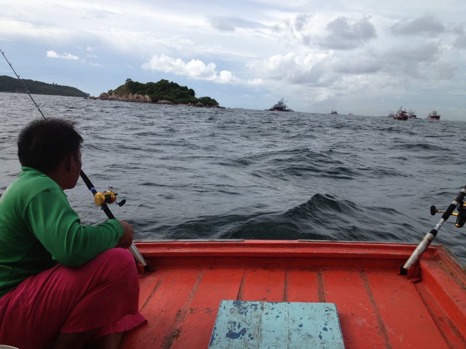 ร เรือ ล ลิง  ฬ จุลา. รอสักพักไม่มีอะไรมากินเลยครับ. :frown: