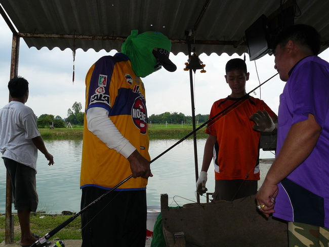 พี่บอส แม็กซิมั่ม ก้อมาลุ้นเรื่อยๆ :cool: :cool: :cheer: :cheer: :cheer: