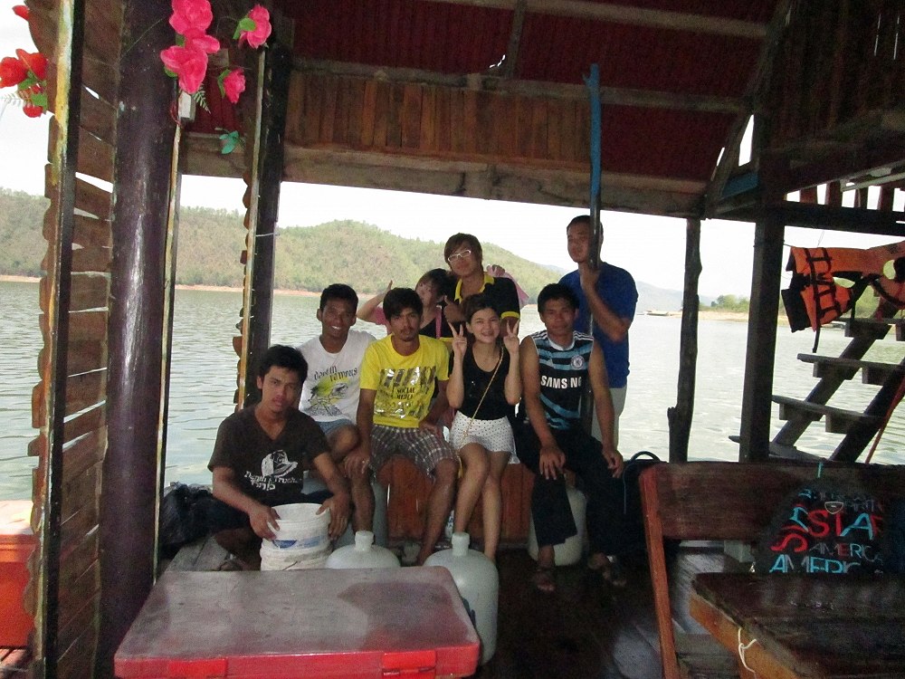 สักพักก็เก็บของถ่ายรูปรวม เป็นอันยอมแพ้ครับ
