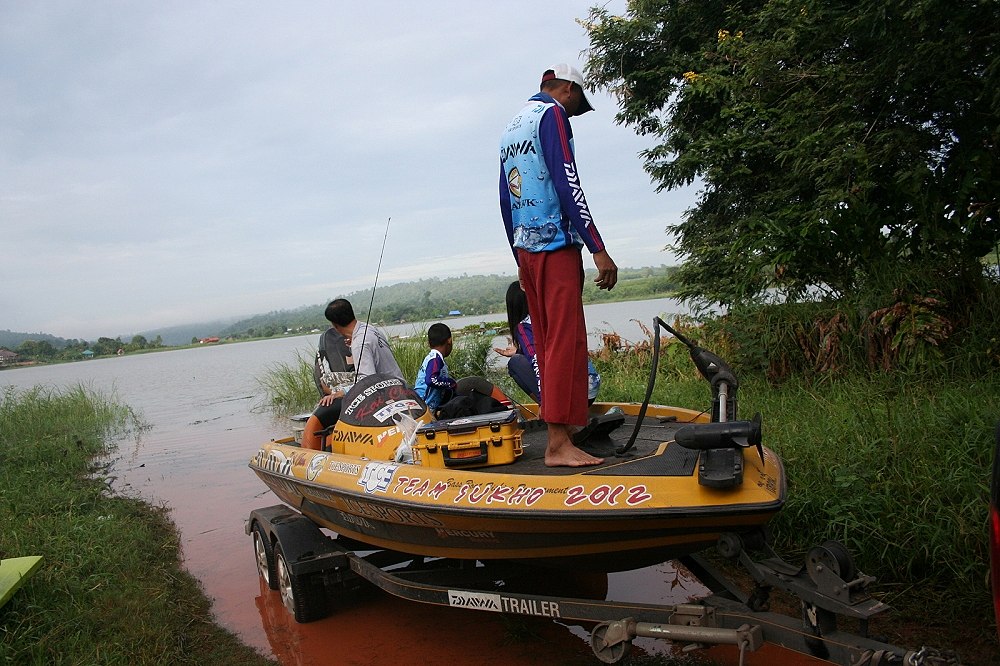 ระวังร่วงเรือนะลุง... :kiss: :kiss: :kiss:
...

โดนแน่... :grin: