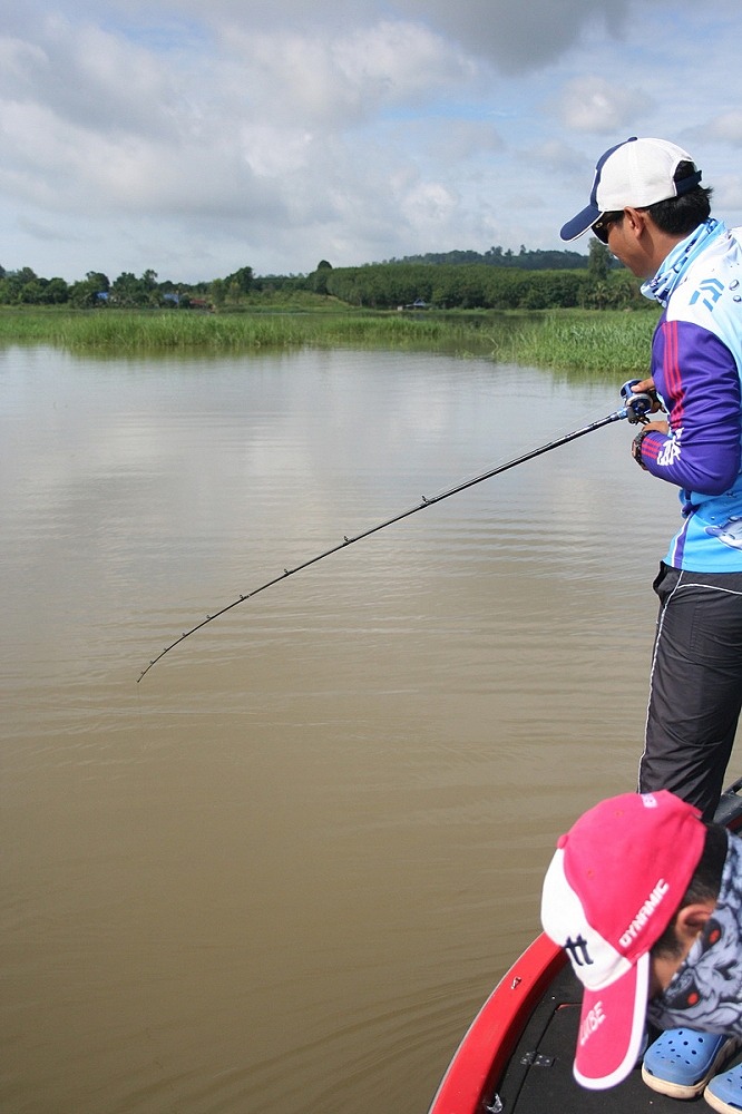 หัวเรือโดนก่อนเบยยยย.... :cry: :cry: :cry: