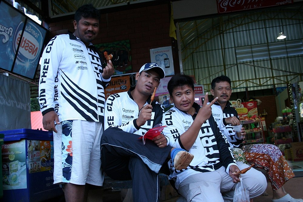 ขอบคุณทุกท่านครับที่ติดตามชม... :cheer: :cheer: :cheer:

.....เดี๋ยวค่อยทักทายเพื่อนๆ ครับ  :love: