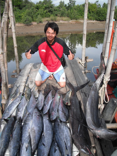 ทริปนี้ ย่างสดเรืออินทรีย์มืออาชีฟ ชุดบ่อคา กินอยู่ลำเดียว 555 :laughing: