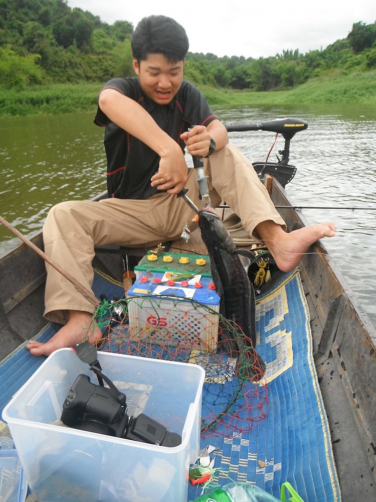 [center][b] ตาโชคก็ถ่ายไปเรื่อย....ฮ่าๆๆ :laughing: :laughing: :laughing: