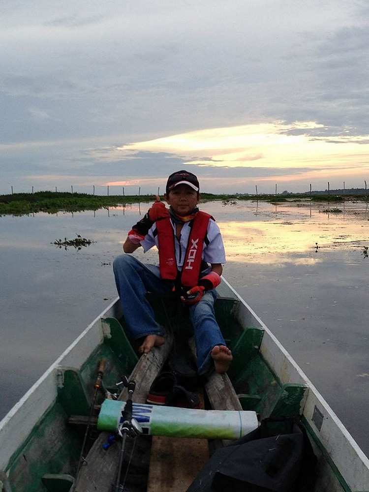 

ก่อนออกเรือน้ากรมมั่นใจมากขึ้นเพราะมีประสบการณ์บ้างแล้วกับทะเลน้อย.......... :cool: :cool: