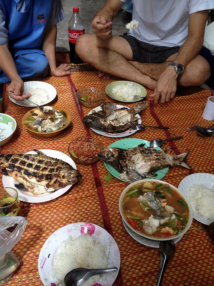 มาทานข้าวด้วยกันครับน้าๆ