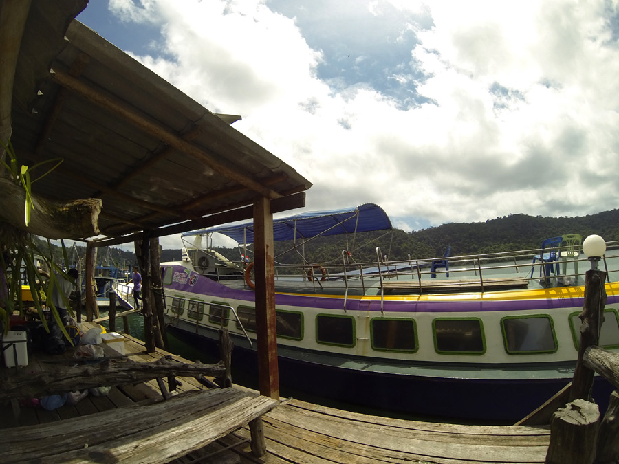  [center] เรือด่วน เกาะกูดเอ็กเพรส ที่เราโดยสารมา [/center]