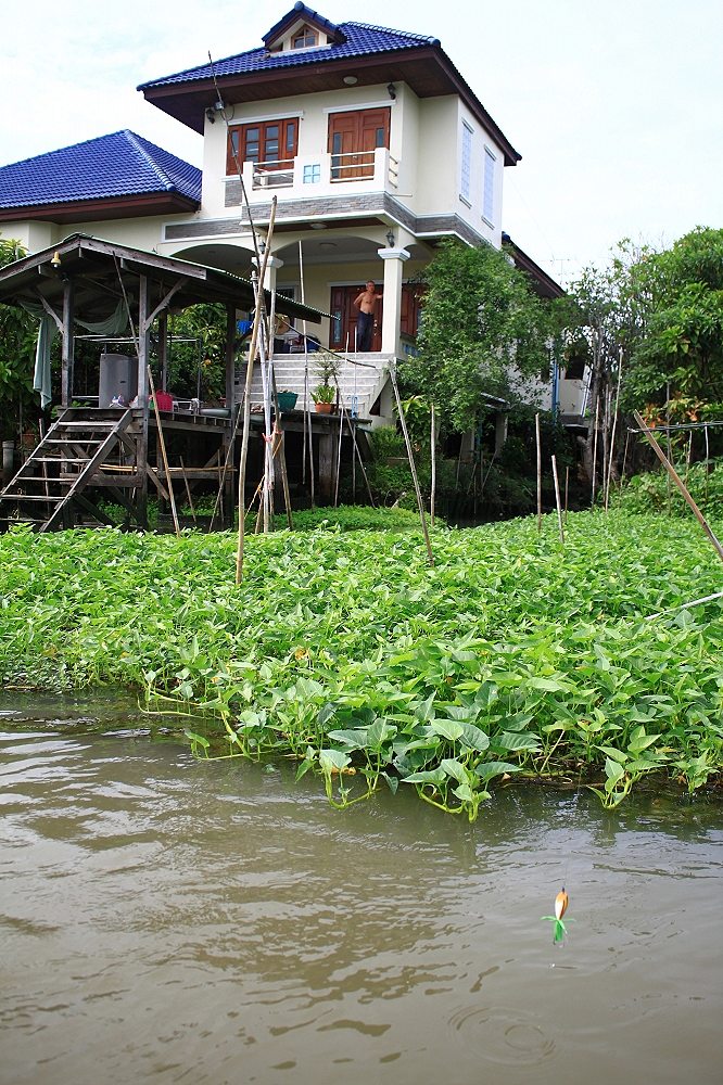 บ้านหลังนี้ รอดจากน้ำท่วมใหญ่สบายเลยครับสูงมาก :cheer: