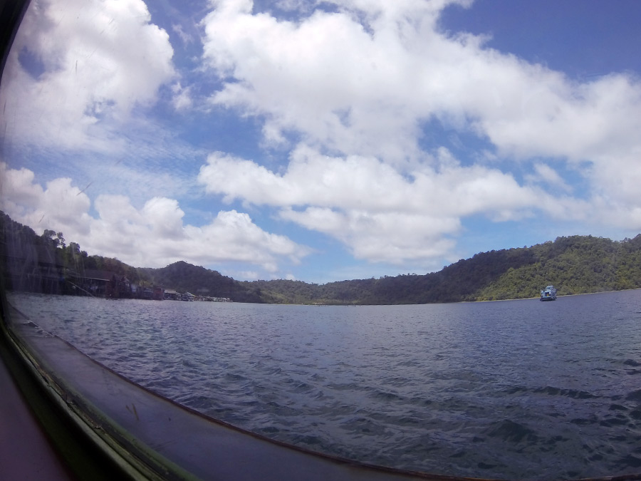  [center]เกาะฝั่งท่าเทียบเรือน้ำลึกทะเลสงบเนื่องจากฤดูมรสุมลมพัดจากทะเลเข้าฝั่ง เป็นด้านที่ไม่ถูกลมป