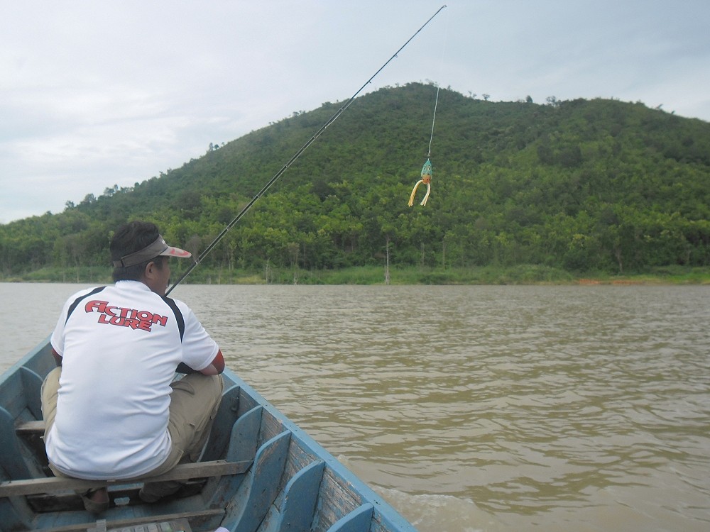  :love: [b]ออกลาดตระเวนครานี้...ทางทัพหลวง..Action Lure..ใด้มอบกระสุนยางตัวใหม่ให้ติดตัวมาปราบเหล่า 