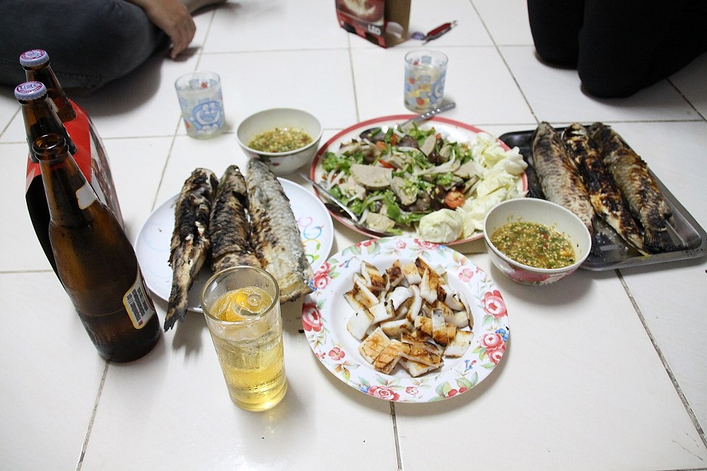 สิ่งที่ขาดไม่ได้ หมึกย่าง กับเบียร์เย็น ๆ  :umh: :umh: :umh: