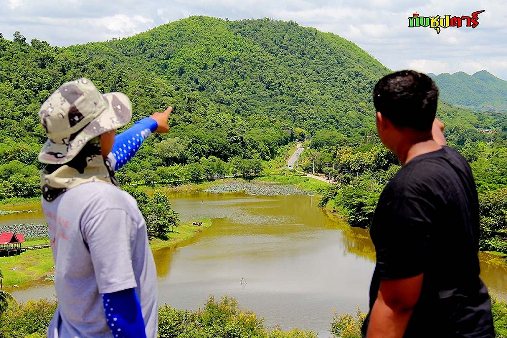 เพชรบุรีมีที่ถ่ายรุปสวยๆๆ แต่ไม่ได้ถ่ายคู่กับปลาเลย :laughing: :laughing: :laughing: