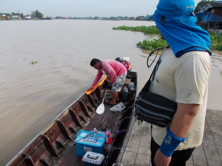 ไต๋มารับแล้วรีบขนของลงเรือครับ