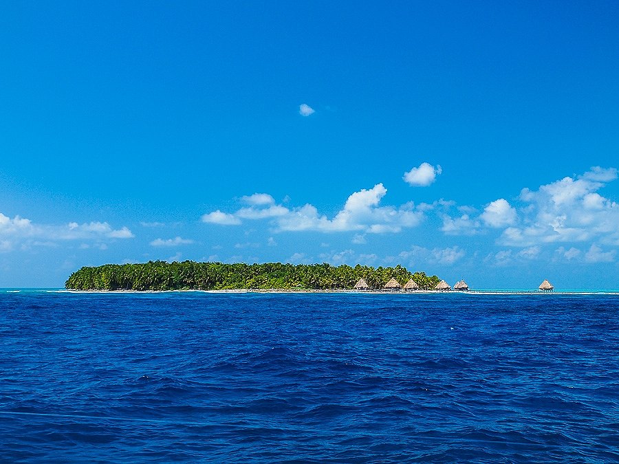 อย่างที่ได้นำเสนอไปในกระทู้ที่แล้วครับ Caye อ่านว่า คีย์ ไม่ใช่ เค ครับ
คีย์ต่างจาก Island หรือเกาะ