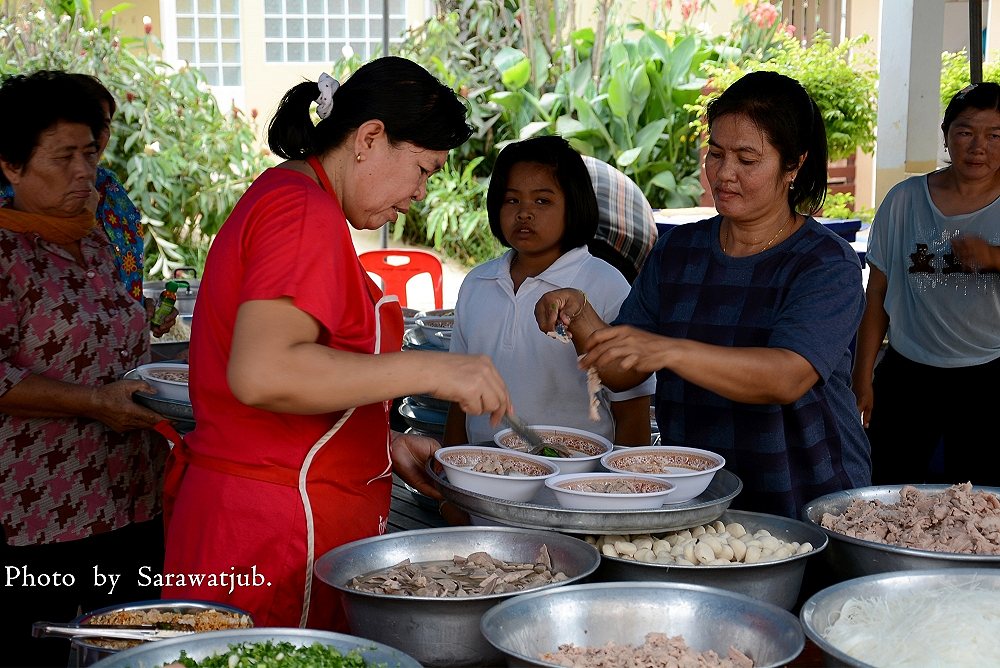 ทำกันอย่างขมักเขม้นครับ