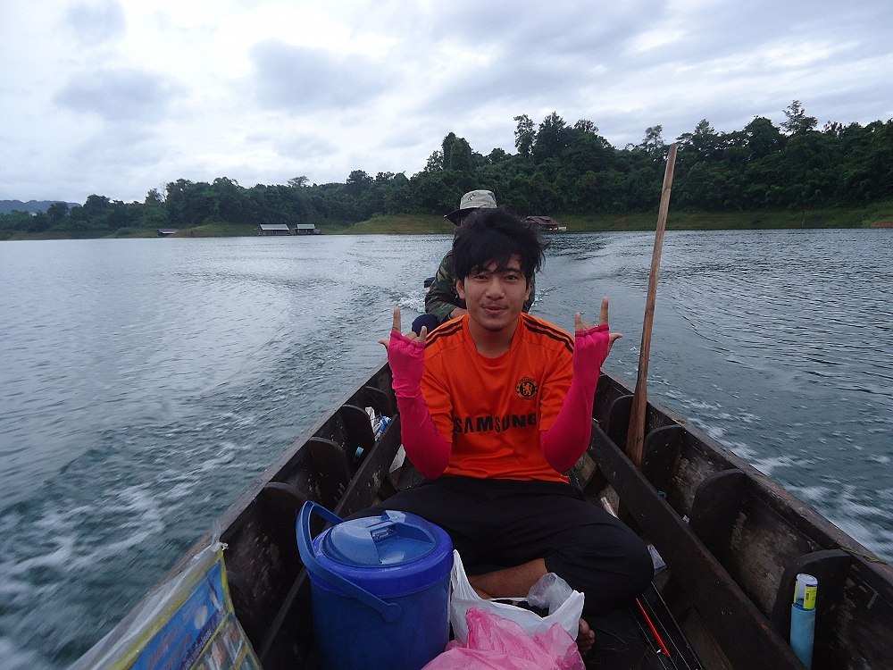 ผมเองครับ ต่อจากหัวเรือ  ถ้าฟู่มาเสร็จผมมมม  ทริปนี้ได้แค่ 4 ตัวครับอ่อนเลยทีเดียว :love: :love: