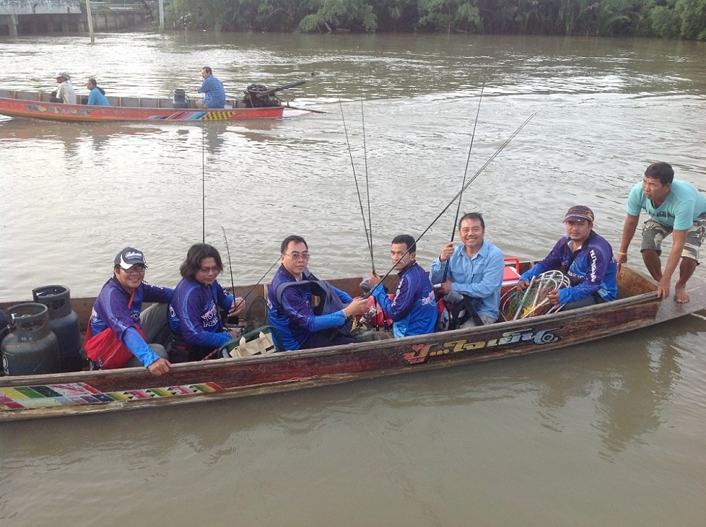   เรือลำสี่ออกเดินทาง นำทีมโดย น้าอ๋อยกับน้าเก่ง แชมป์ปลารวมเมื่อทริปที่แล้ว
วันนี้จะรักษาแชมป์ได้ห