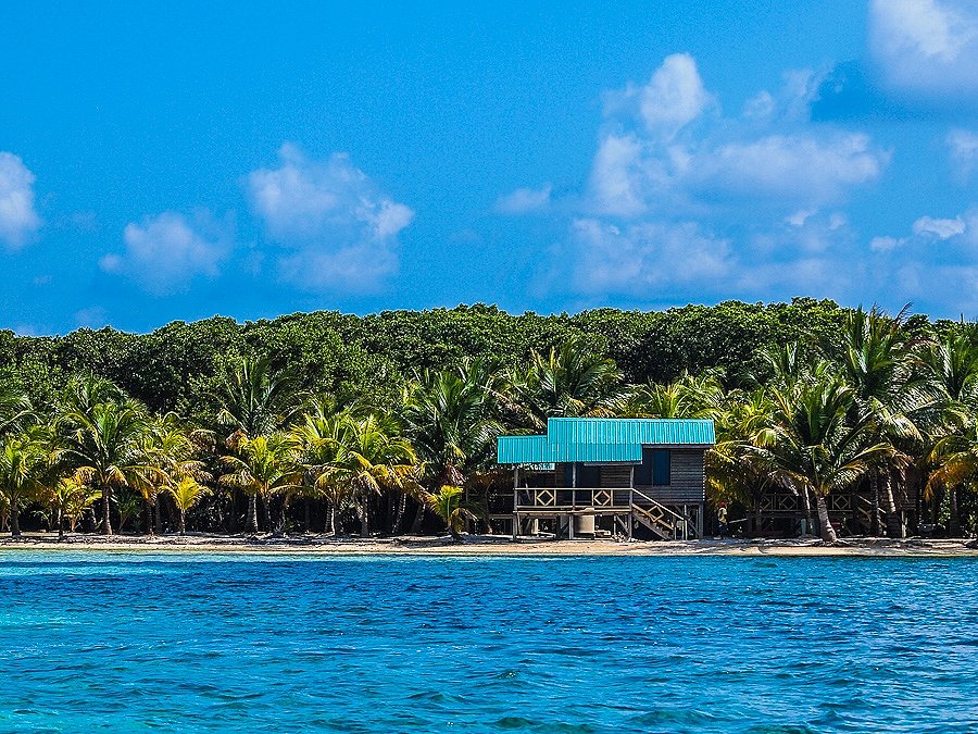 Southwest Caye ที่ตระกลู Usher เป็นเจ้าของครับ ไม่ยอมขายเกาะให้นายหน้าไปทำ Resort หรูหรา พวกเขาทำเป็