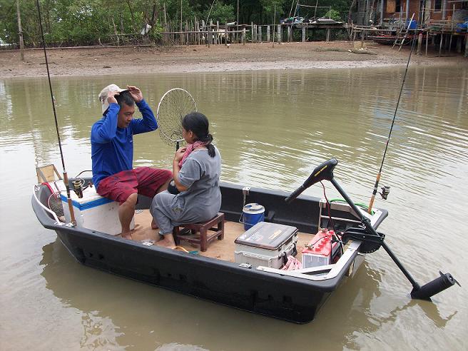 ลงของเสร็จ ไป 3 คนครับ เรือยังไม่ยุบเลย   :grin: