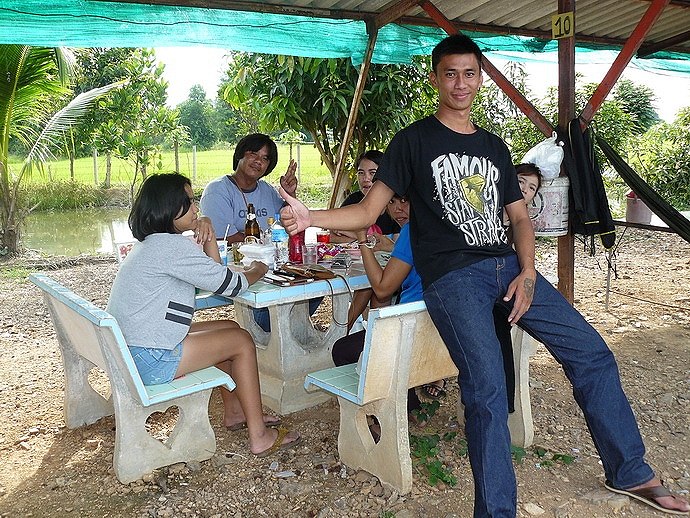 กองเชียร์มาเพียบวันนี้ทีมงานน้องช้อป อ่างทอง :love: :love: :love: