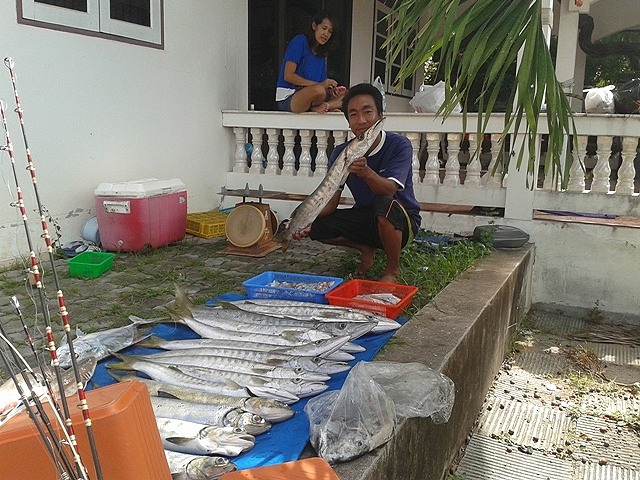 ปลาอะไรชื่ออะไรลุงคงไม่กล้าบอกชื่อแล้วนะครับ กลัวผิดพลาดอีกครับพี่น้อง   :laughing: :laughing: :laug