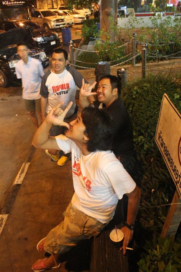 แวะเติมน้ำมัน ก็ตามกระแสกันไป :grin: