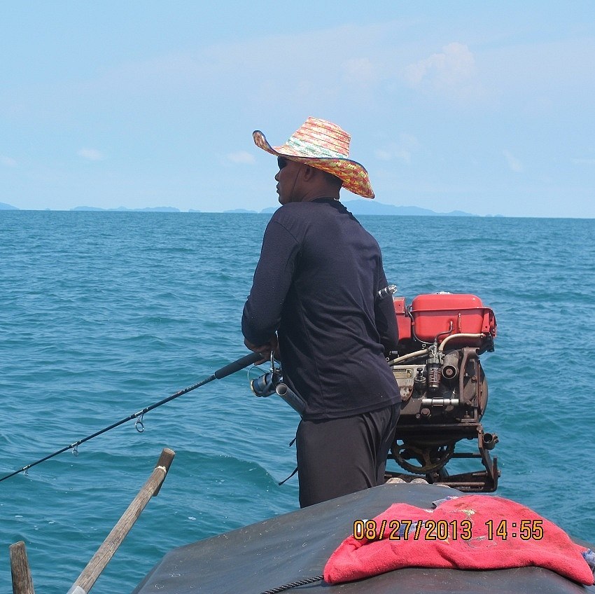 พ่อมดแห่งบ่อเจ็ดลูกจริงๆครับ ขับเรือบ้าง ตีปลาบ้าง พูดได้คำเดียวเทพพพพพพพพพพพพพพพพพพพพพพพพพพพพพพพอะ 