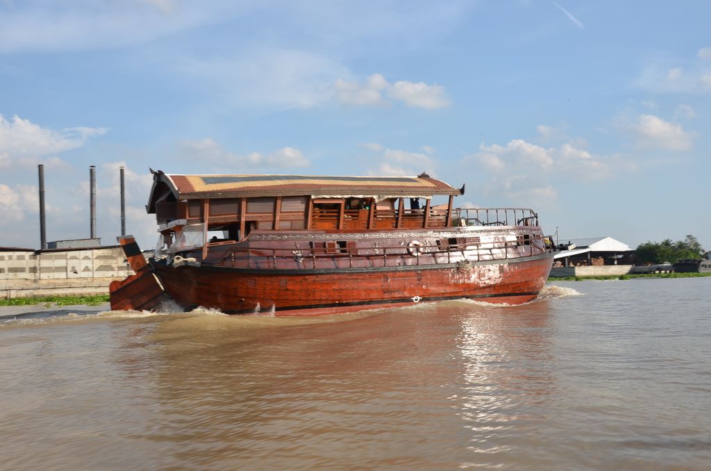 เรือลำนี้สวยมากครับ  :love: