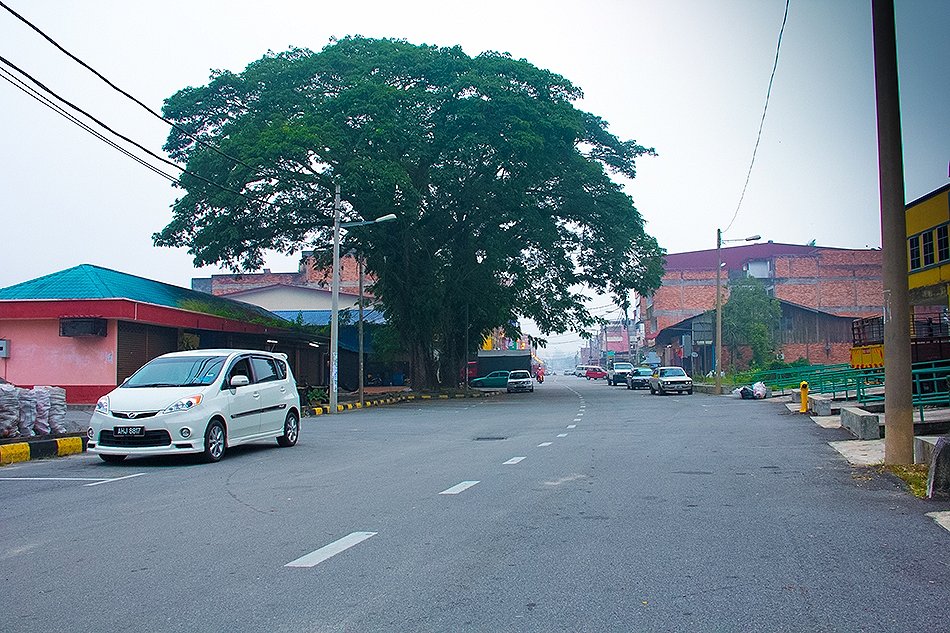 บรรยากาศเมืองต่างจังหวัด บ้านเค้าช่วงเช้า นึกถึงทองผาภูมิ บ้านเราเลย  :laughing: :laughing: