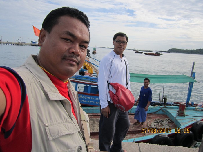บรรยากาศก่อนลงเรือครับ 
:cheer: :cheer: :cheer: :cheer: