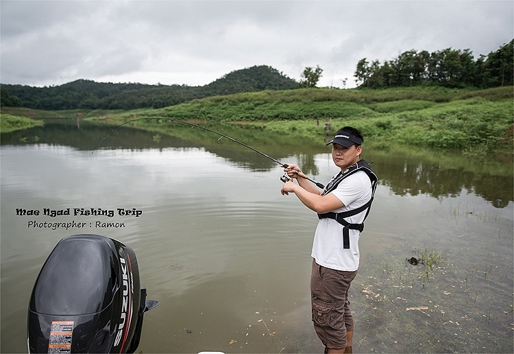 ข้างนอกปลาห่างตัวมาก...ผมเลยวิ่งเรือเข้าห้วยประจำ

เจอกระสูบเกียวฝูงเล็กๆ...ที่ก้นห้วย


ตัวนี้