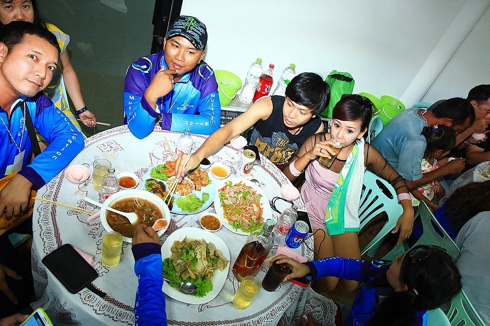 +++ทีมแมวดั้นด้น....จองโต๊ะนี้ :grin: :grin: :grin: :grin: