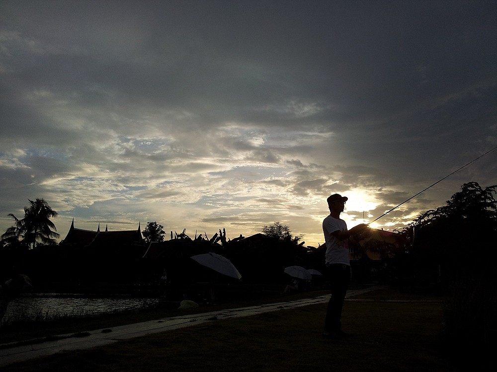ลากันไปด้วยภาพนี้คราบก่อนตะวันตกดินคราบหยิบคันฟลายมาสบัดสายหน่อยคราบ...ขอบคุนน้าๆทุกคนที่ตามชมนะคราบ