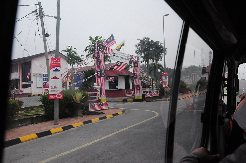 ใกล้วันชาติของมาเลที่ไหนก็ประดับธงชาติไปหมด