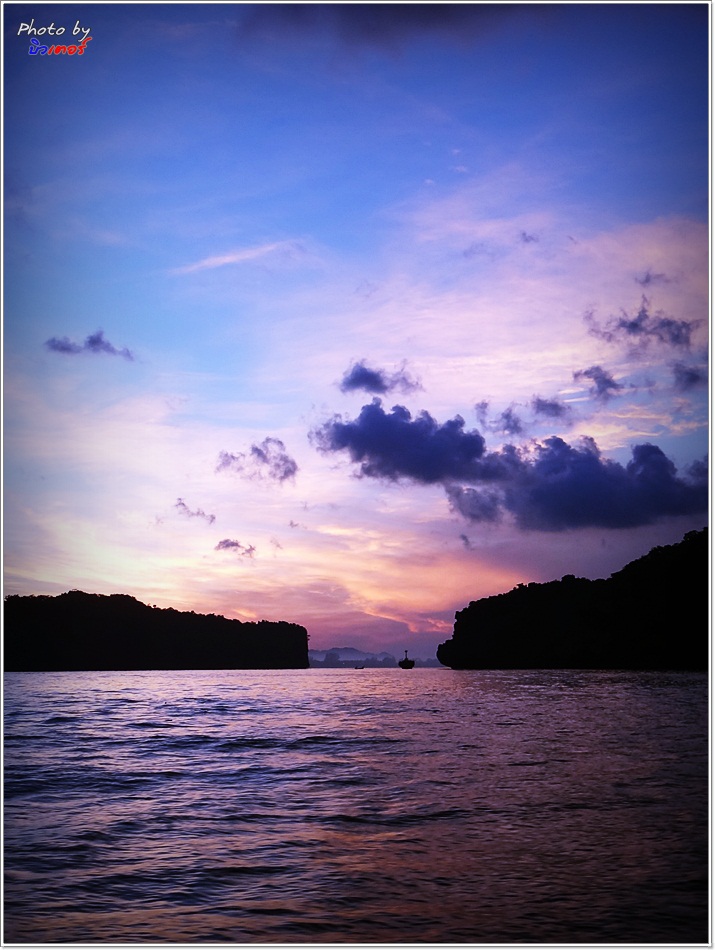  [b]วันนี้ คลื่นสงบ ลมเสงี่ยม !!

ปลา-------------"ไม่โร"[/b] :grin: :grin: