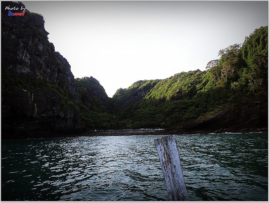  [b] 07.30 น.แดดเล้าโลม ใบหญ้า

ไต๋บิล พาเข้ามาสู่หน้าอ่าว ด้านข้างของเกาะตะรุเตา [/b]