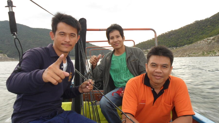 ตัดกลับมาที่เรืออีกลำ น้าเต้ยและทีมงาน :grin: