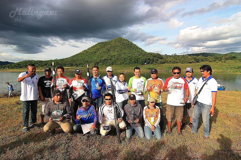 ลากันด้วยภาพนี้แล้วกันครับ   ที่เหลือภาพจะซ้ำๆกัน
ขอแสดงความยินดีกับ ผู้รับราวัลทุกท่านด้วยครับ


