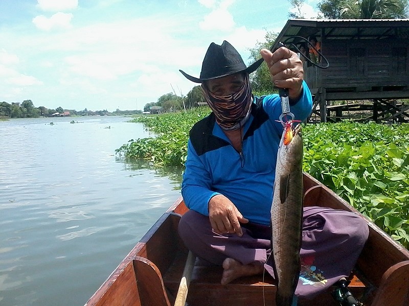 แดดแรงมาก แต่ยังมีตัวกัด :grin: