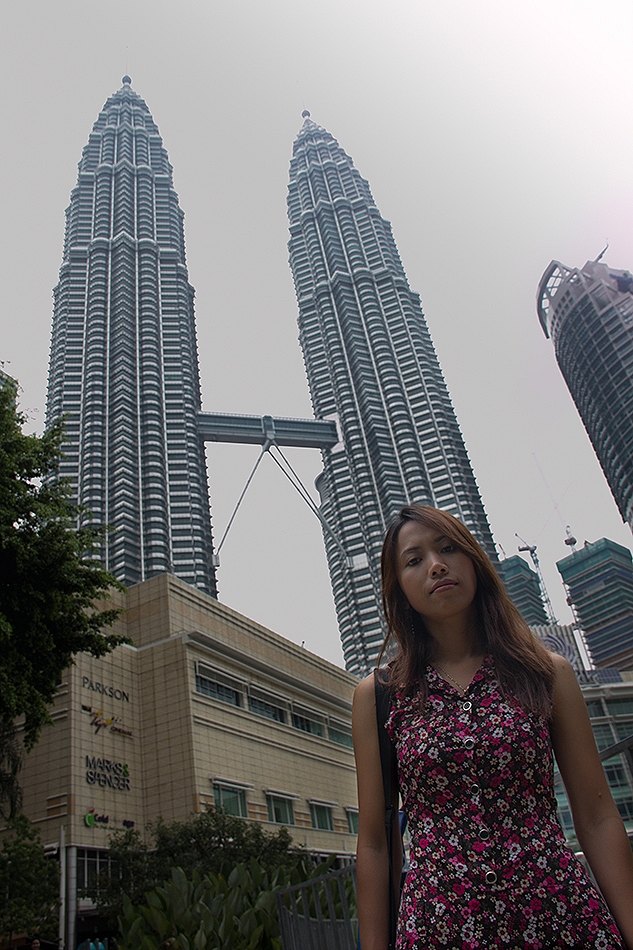 ถึงแล้วครา้บบบ เราจะทานข้าวกันที่นี่ Twin Tower สัญลักษณ์ ของเมือง กัวลาลัมเปอร์ หรือของมาเลย์ ก้อไม