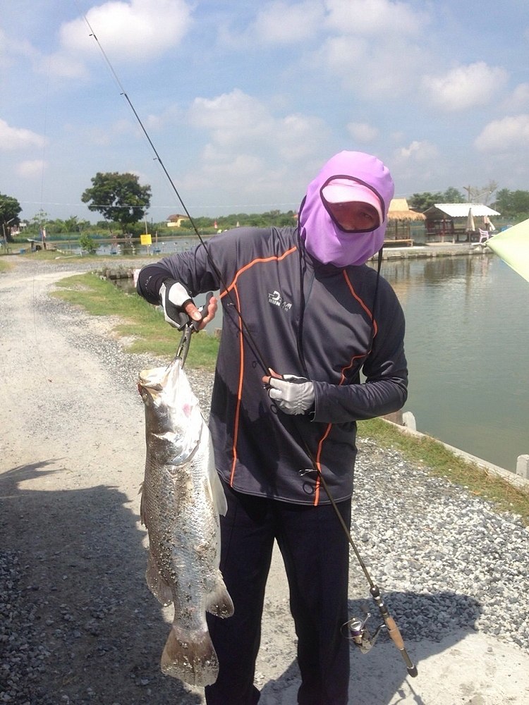 นี่ครับเพื่อนผมที่ถ่ายภาพให้ [url='http://www.siamfishing.com/profile.php?userid=17908']น้าDiffer[