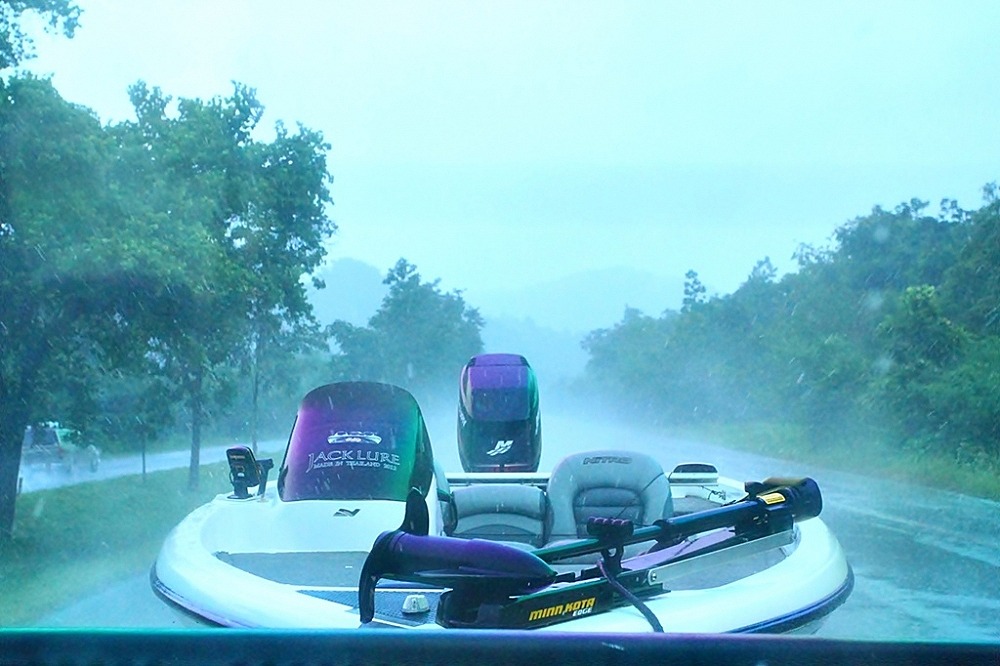 เดินทางมาจากเชียงใหม่  ฝนตกเกือบตลอดเส้นทาง   คิดไว้ในใจ  สบายตรูแระ :laughing: :laughing:
