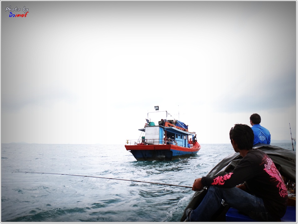  [b]เรือบังหลี-ท้ายเรือ     ทีม น้าเอก-เรนเจอร์ กำลังจิ๊กกันอย่างเมามันส์

ปลาสละ แต่ล่ะตัว 4-5 โล