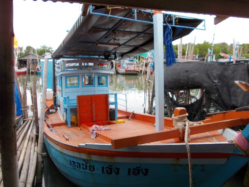 สำรวจเรือกันก่อนครับ เรียนตามตรง ผมตกปลาชายฝั่งแถบหาดเจ้า ปึกเตียน ตั้งแต่ปี 2530 เรื่อยมายังไม่เคยม